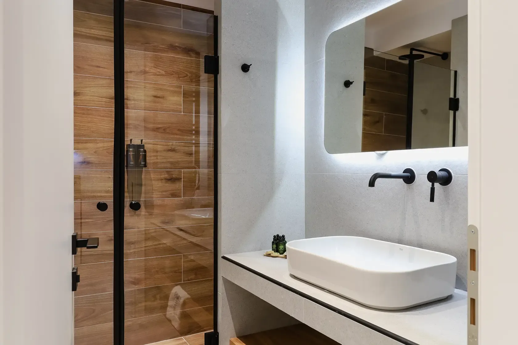 JUNIOR SUITE WITH JACUZZI